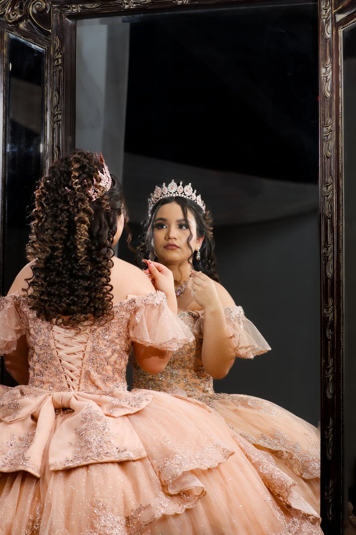 Quinceañera with her dama in blush gowns
